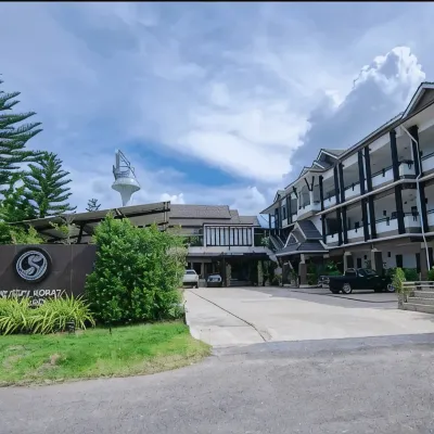 九月科拉特酒店 鄰近呵叻動物園的酒店