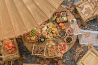 July YinShe · Mountain Sea Lake Panoramic Resort Villa - breakfast