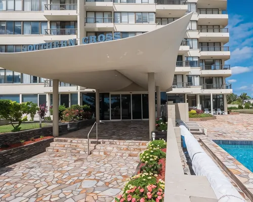 Beachfront apartment accommodation in Burleigh Heads on the Gold Coast