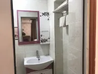 Zizhong Yonghao Business Hotel - parking