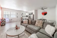 NEW Montrose Gem! Central to Downtown HTX, NRG, & the Museum District. - Condos
