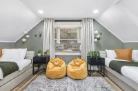 Game Room, Hot Tub, Pet-Friendly, Fire-pit, Views on 3-Acres in Seven Devils - Familievenlig