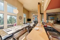 The Executive Lodge up in the West Hills and 2 Miles from Downtown Bend. - บังกะโล