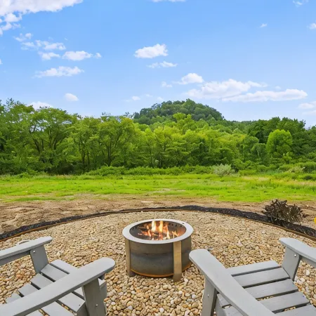 Luxury Airstream Glamping Unit 1 of 6, On-Site Hiking, Private Hot Tub and Sauna