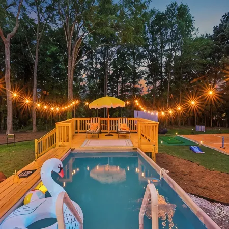 Near AtL, Pickleball, Golf, Pool, Karaoke, Tikibar, 1.25 Acre Private Retreat