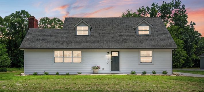 Next to lake, 30 minutes to downtown Cincinnati, fire pit, grill, foosball. Hotels in Clermont County