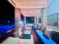 Luxury detatched Spanish Villa Spacious with Private Pool-in Lake Vinuela Valley - Wifi