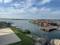 碼頭畔木屋- Waterfront、皮划艇、釣魚、游泳