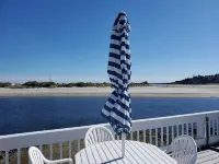 Oceanfront Condo #2 prime location w/ amazing views - Homestays