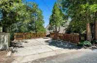 Views! Sunsets! Amenities! A-Frame Cabin Sleeping 8 Guests. Come Relax & Unwind!