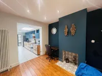 Westmeads wings. 5 minutes walk to the harbour and close to town and beach