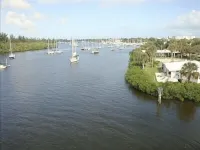 Island Living, Within Walking Distance To Beach Restaraunts Shops Parks Marina - 4-Star