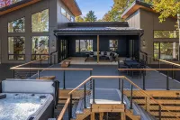 Secluded, modern, spectacular views, hot tub on 18 acres. Firepit,games & more! - 4-Star