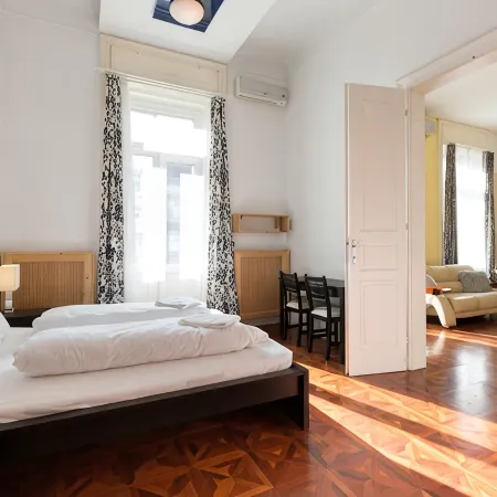 Central luxury apartment near the Danube with whirlpool