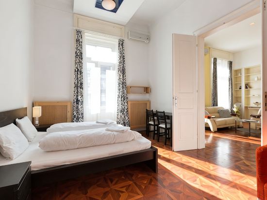 Central luxury apartment near the Danube with whirlpool