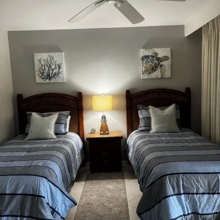 Location is everything! Clean and quaint condo in beautiful Park Shore Resort.