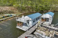 🌟 Unique Houseboat Experience on Lake Winnipesaukee - Harborside 🚤🌊 - 4 ดาว
