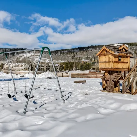 Huge, Comfy Condo with Panoramic Views in the Middle of Keystone Fun!