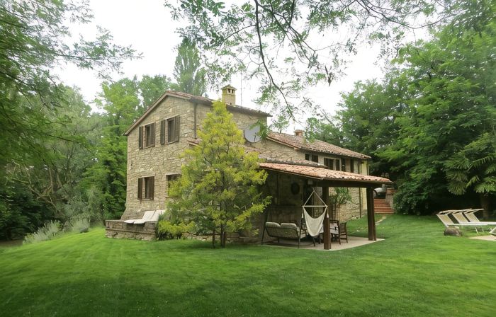 Antico Mulino del 1600 sul Tevere - Antique mill modernized on the Tiber with pool