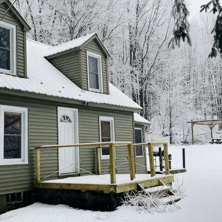Cozy Cottage with Jacuzzi+Sauna+Fire Pit and Reading Nook!