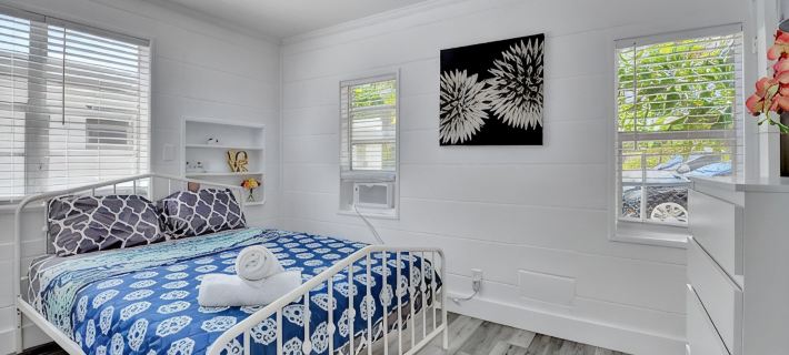 AMAZING PRIVATE COSY HOUSE, FENCED YARD, NEW, PETS Hotels in Delray Beach