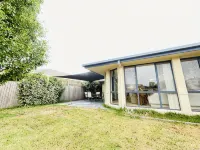 6 Bedroom House @ Gungahlin Town Center - บังกะโล