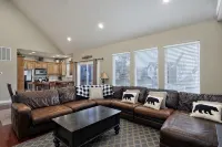 Cottage with 2 Pools, Splash Pad and Private Hot Tub - Country Houses