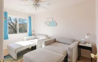 Charming 3-bedroom house with AC, WiFi in tranquil Cottonwood - Homestays