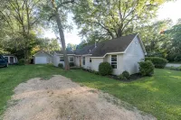 The charming Glenn Cottage! Walk to Lake Michigan! - 鄉村度假屋