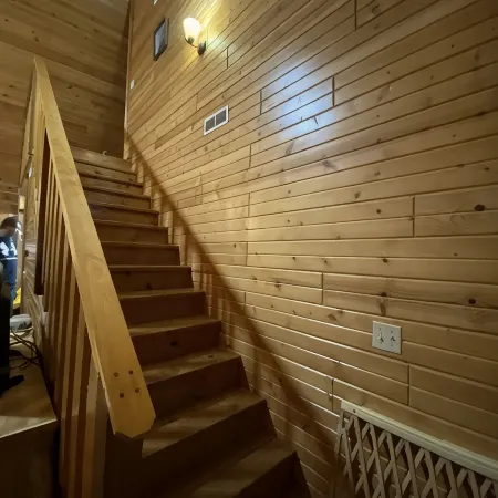 Cabin- no cleaning fees: Cranberry Fest, waterparks, trail riding for utv/atv