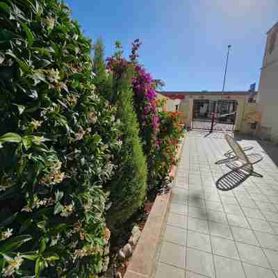Apartment in central area with outdoor space 10 minutes from the airport Hotel Exterior