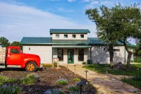 Glamping in Spicewood TX Hill Country~ Cabin 4 The Gus at Green Acres