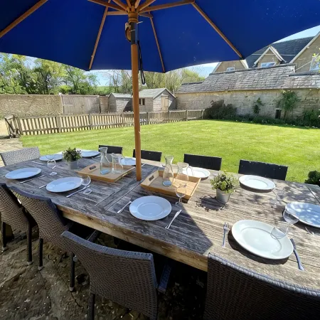6 Bed, 4 Bath House in the Cotswolds with Wood Fired Hot Tub. Sleeps 11-14