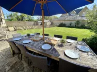 6 Bed, 4 Bath House in the Cotswolds with Wood Fired Hot Tub. Sleeps 11-14