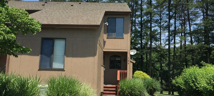 Cozy townhouse on Woods Resort Golf, spa, swimming, tennis and hiking 伯克利縣住宿飯店
