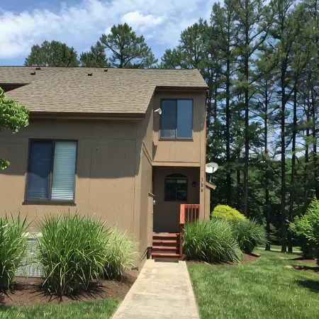 Cozy townhouse on Woods Resort Golf, spa, swimming, tennis and hiking 伯克利縣住宿飯店
