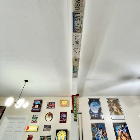 Fun 2 BdRm Apt in the Bourbon Capital with Pool Table, PAC-Man & More!