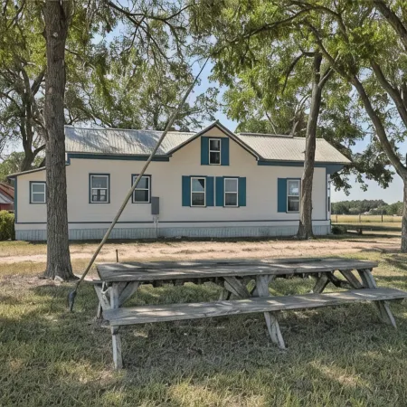 Farmhouse+5 acres.Close to town but still country!