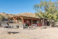 Sun Ray Ranch Cabin between Joshua Tree and Palm Springs - 3-Star