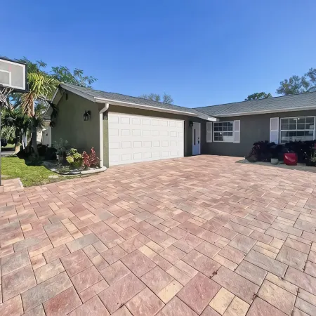 Backyard Paradise - POOL, MINI GOLF & BAR