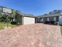 Backyard Paradise - POOL, MINI GOLF & BAR - Pools