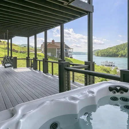 Break Away - NEW Lakefront Modern Farmhouse 6BR-Outdoor Bar and Kitchen