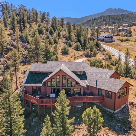 Cozy Estes Park Cabin w/ Stunning Mountain Views!