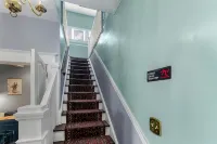 Spacious 5-bedroom Pineapple House in wonderful Pikesville/10PPL/Pets/ WiFi