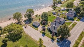 Beach House on the shores of Lake Michigan Near downtown Sheboygan