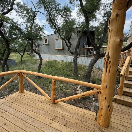 Unique Tilted Treehouse, Private Hot Tub, VIEW on acreage