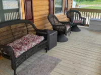 Cozy 2-bedroom cabin with WiFi, AC in delightful Rock. 2 minutes from trails. - Alphydda