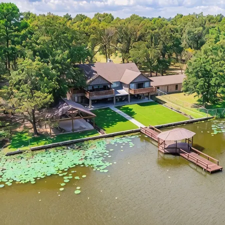 Your private fishing oasis in Big Sandy Отели в г. Апшур