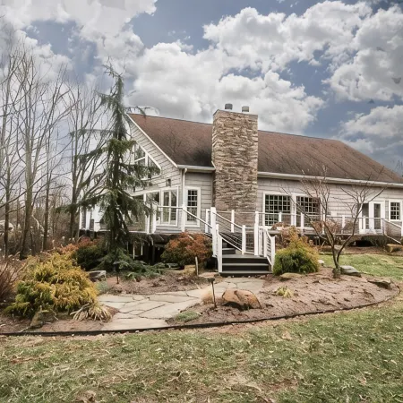 A Luxury Family Mill Creek Lake Retreat