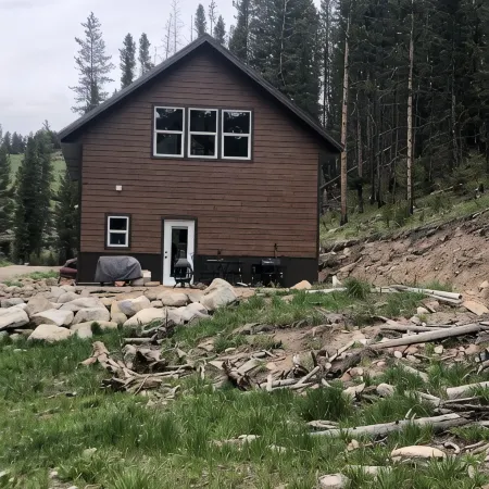 Big Hole Valley cabin near river access